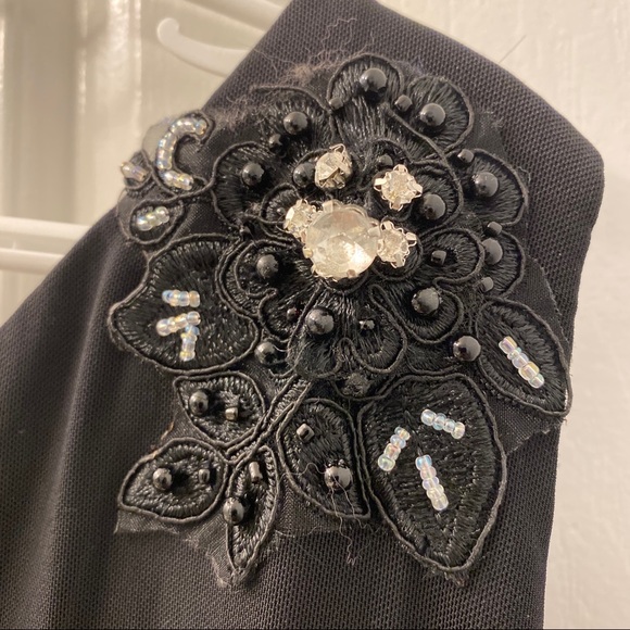 One-shoulder Long Black Gown - Picture 2 of 3